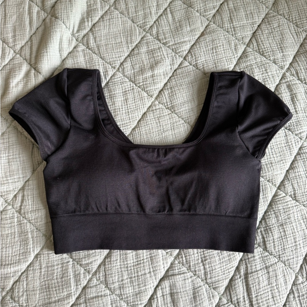 Black Short Sleeve Crop Top